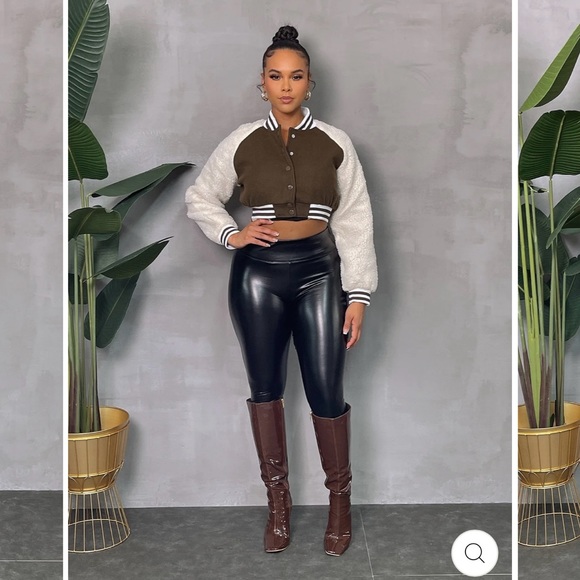 Varsity jacket with fur sleeve - Picture 2 of 2